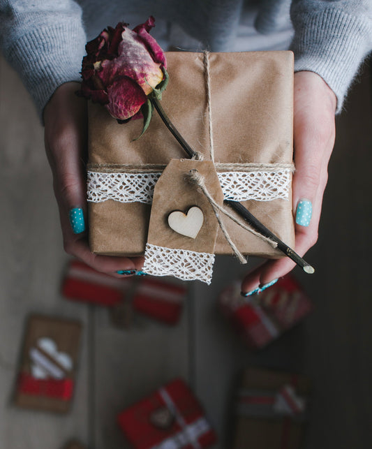 🎂 How to Make an August Birthday Unforgettable in Cyprus - Gifting CY