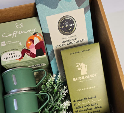 Green insulated thermos set for two with Coffeeway Arabica capsules, Hausbrandt Decaffeinato, and The Real Collection Vegan Hazelnut Chocolate.