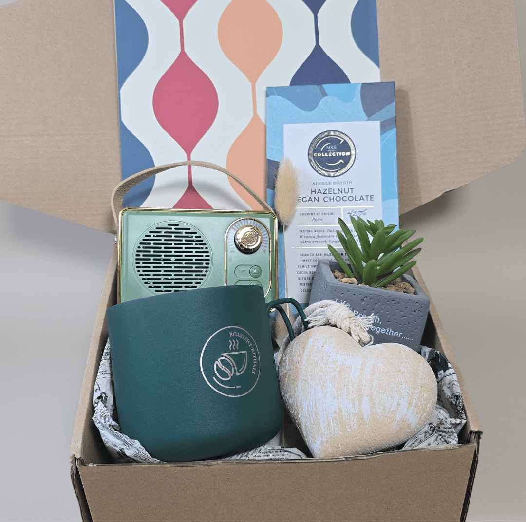 The Retro Lovers Box - Gifting CY - Cyprus - 